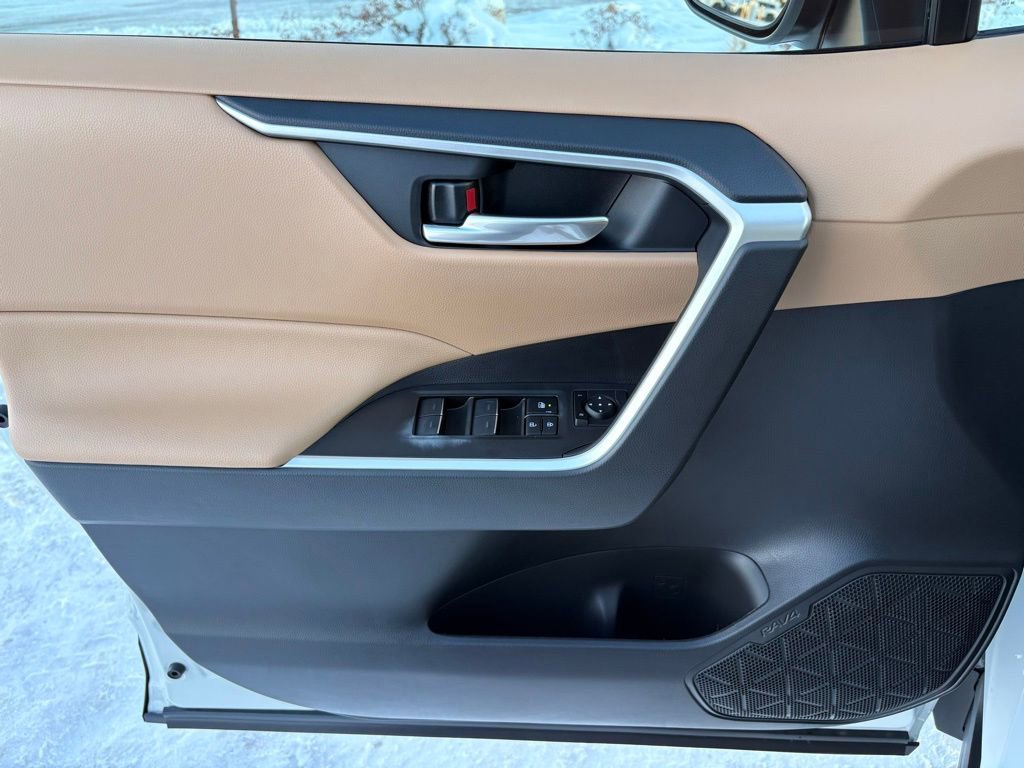 Used 2025 Toyota RAV4 XLE image 10