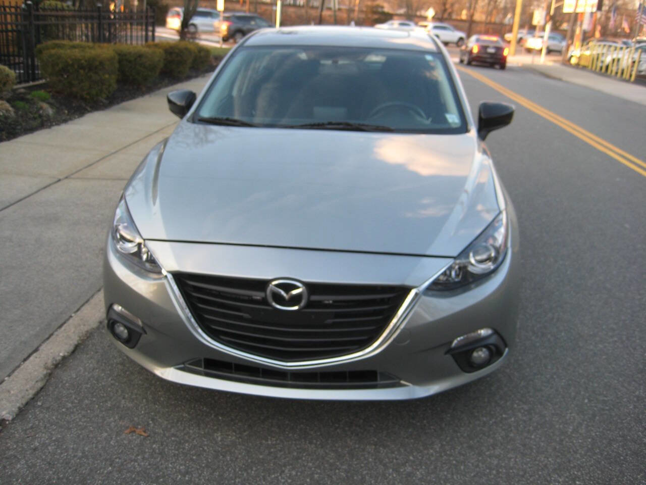 Used 2015 MAZDA MAZDA3 i Touring w/ Technology Package image 2