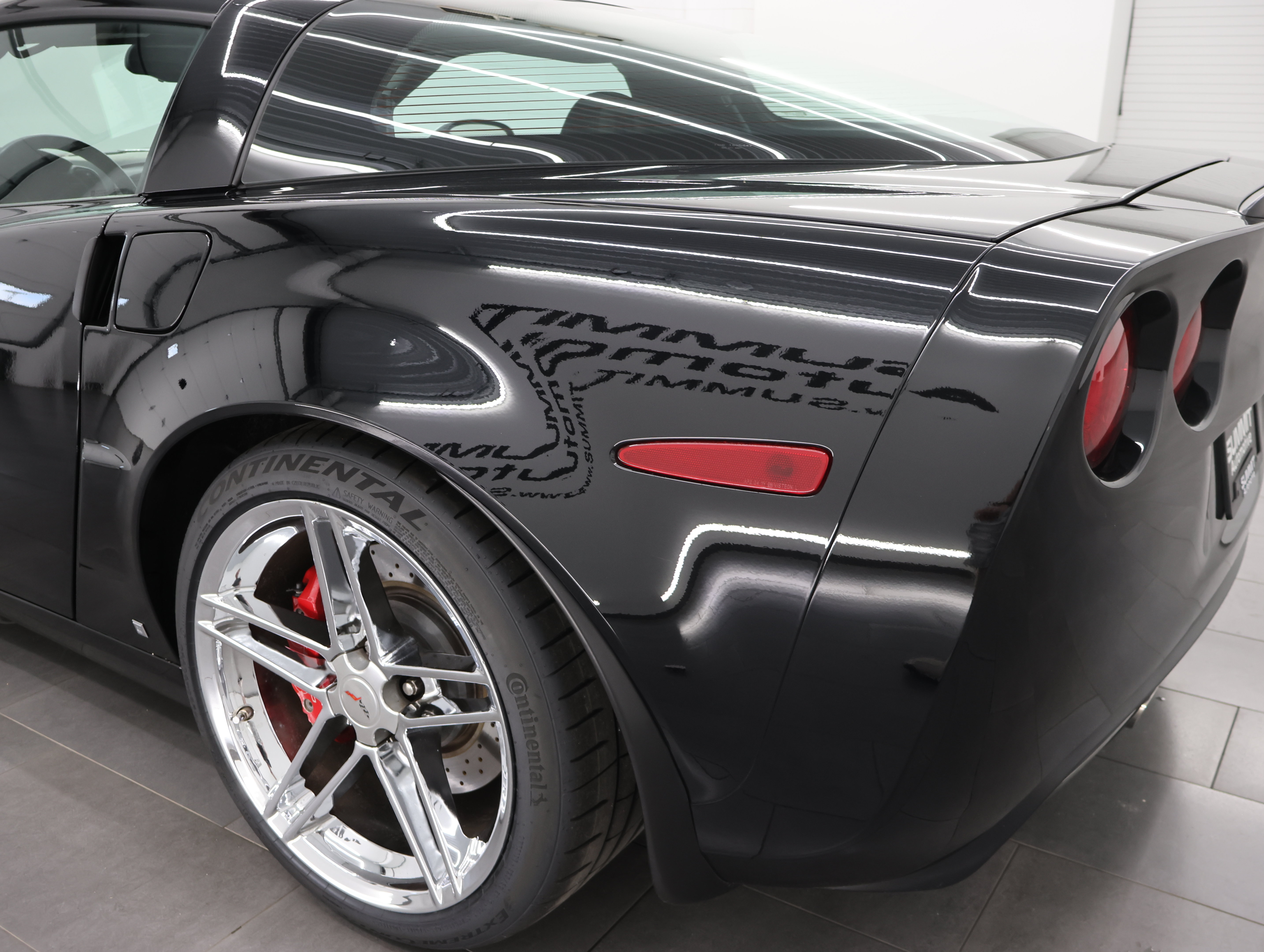 Used 2007 Chevrolet Corvette Z06 w/ Preferred Equipment Group RWD image 26
