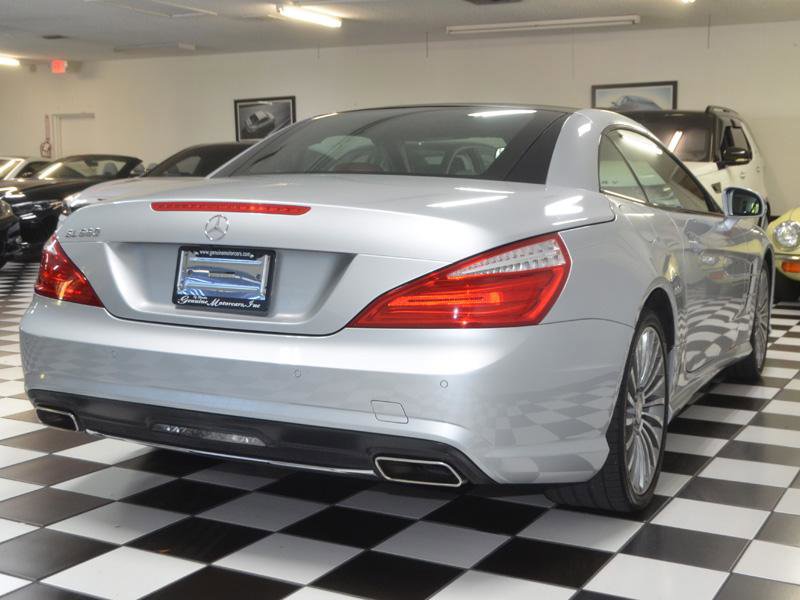 Used 2016 Mercedes-Benz SL 550 550 w/ Driver Assistance Package image 9