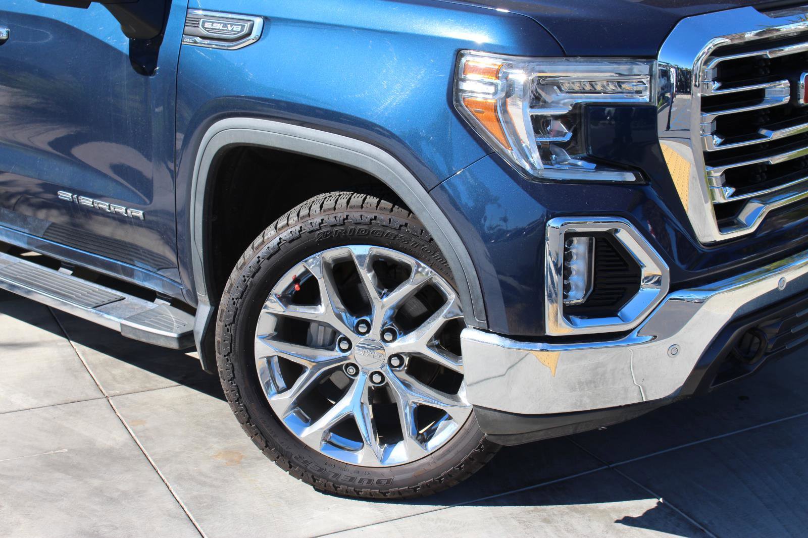 Used 2020 GMC Sierra 1500 SLT w/ SLT Premium Package image 3