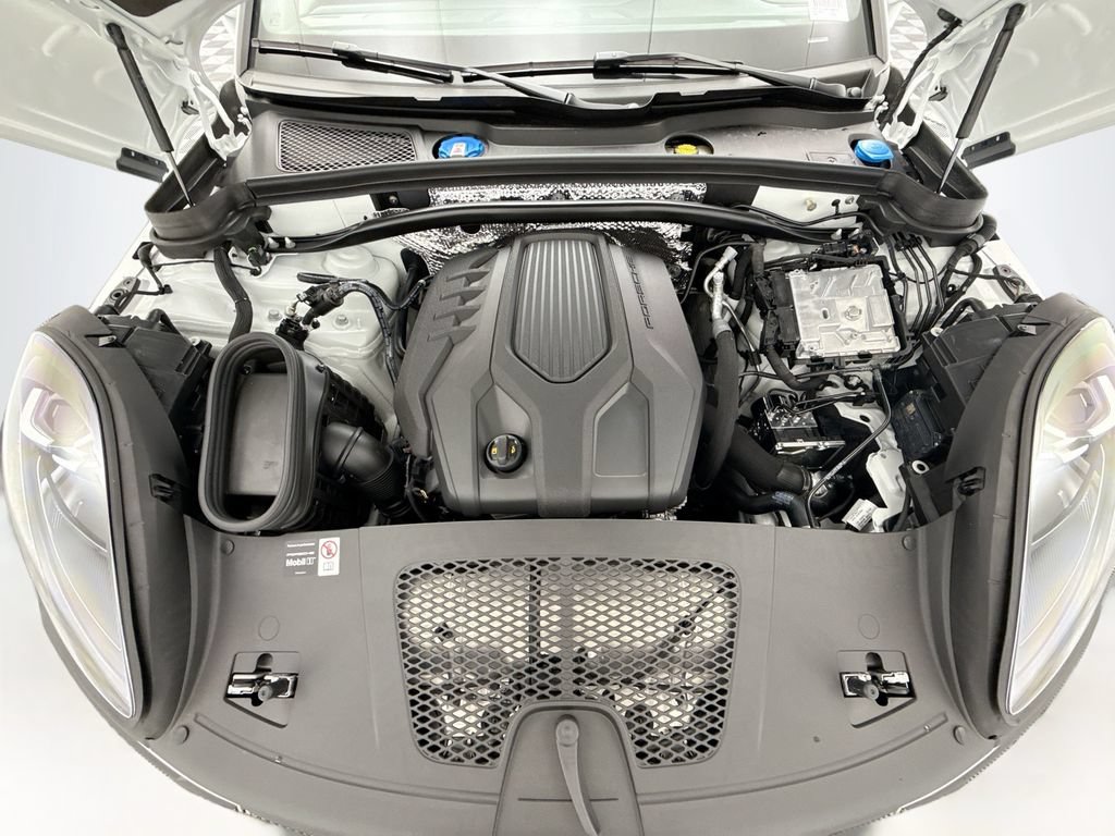 Used 2026 Porsche Macan AWD/4WD image 30