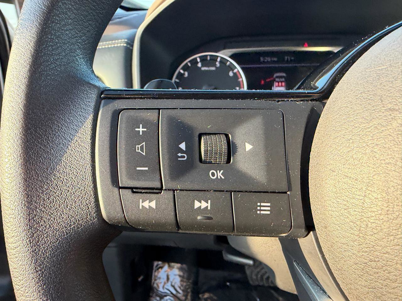 Used 2023 Nissan Rogue SV FWD image 26
