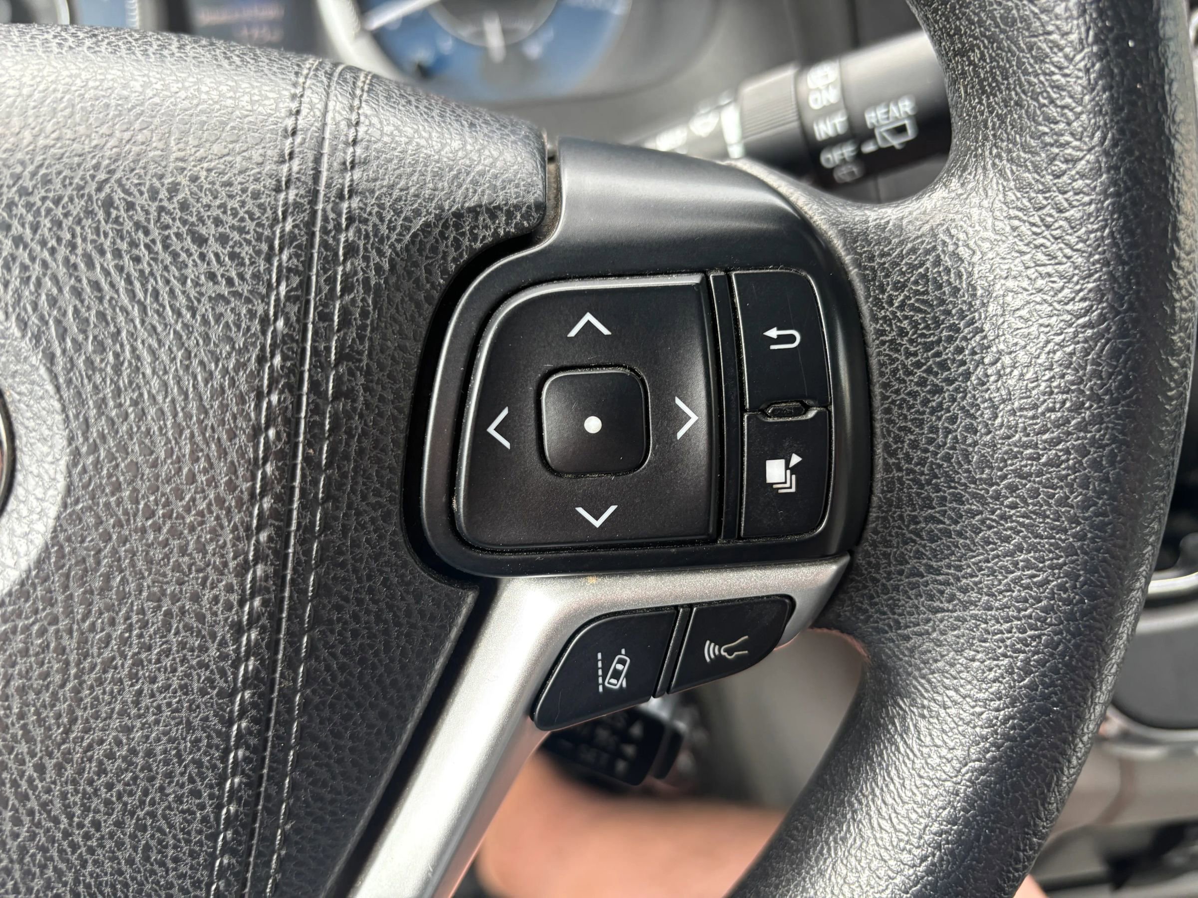 Used 2018 Toyota Sienna LE AWD/4WD image 21