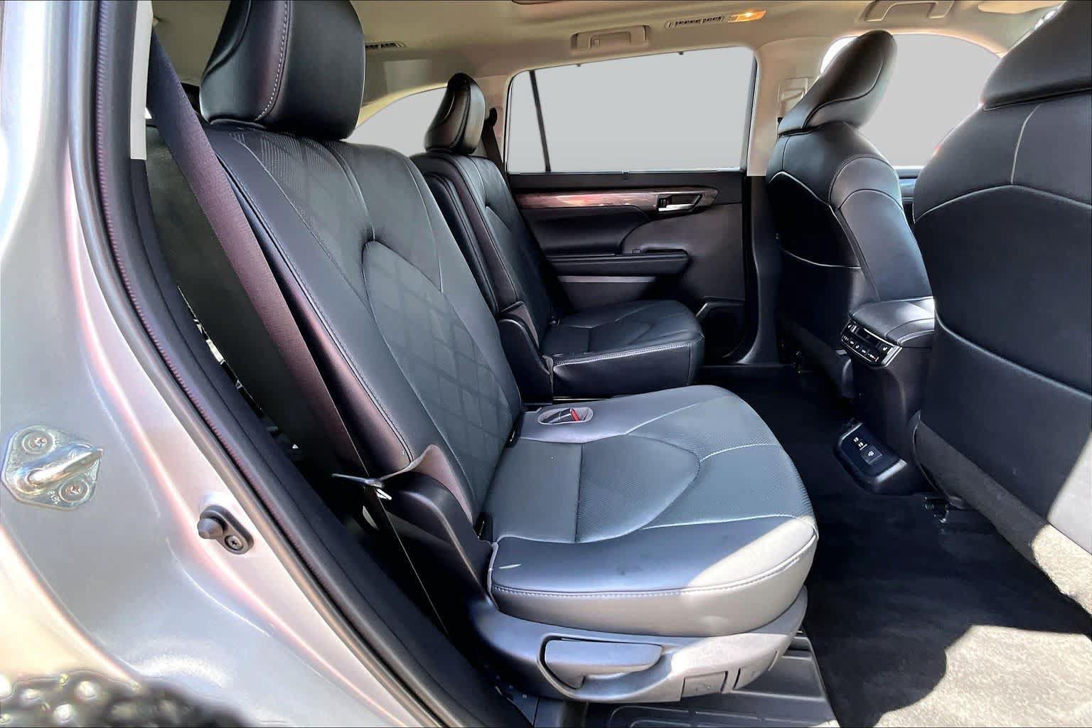 Used 2021 Toyota Highlander Limited AWD/4WD image 21