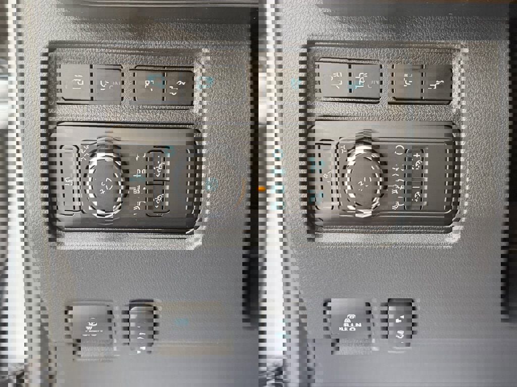 Used 2023 Ford F350 Lariat w/ Chrome Package image 24