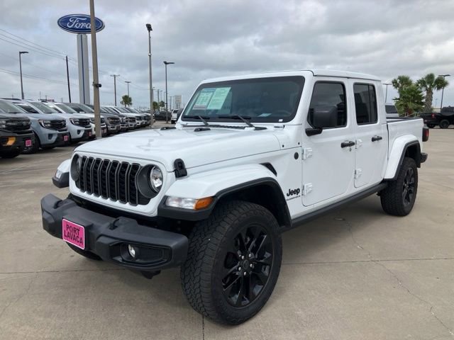 Used 2025 Jeep Gladiator Sport AWD/4WD image 3