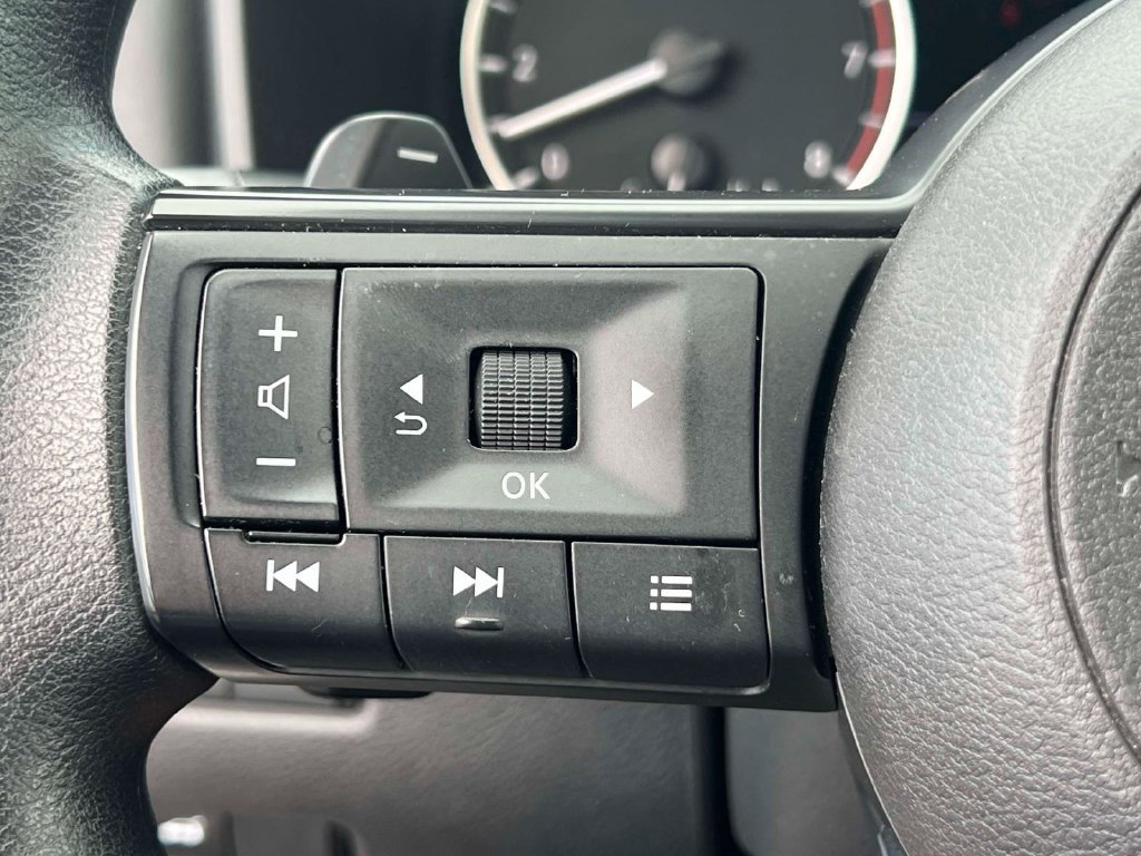 Used 2024 Nissan Rogue SV AWD/4WD image 23