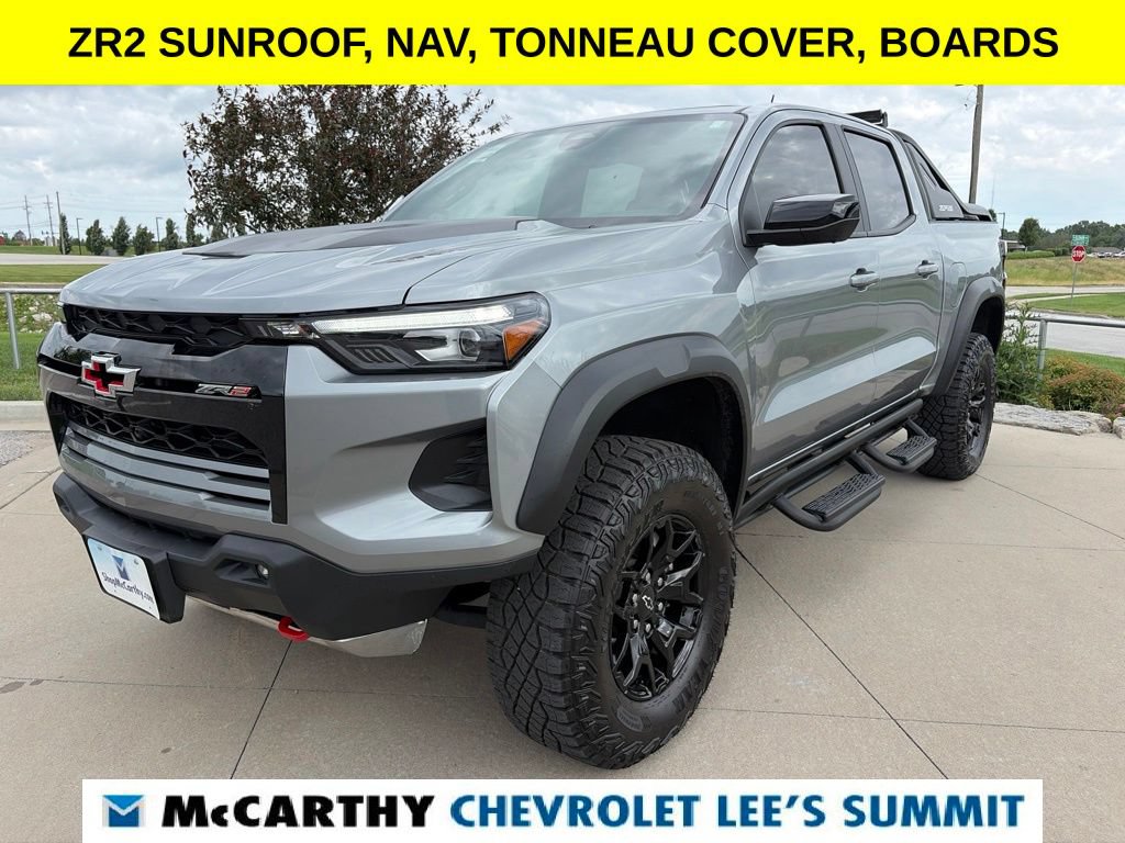 Used 2025 Chevrolet Colorado ZR2 w/ Midnight Edition AWD/4WD image 4