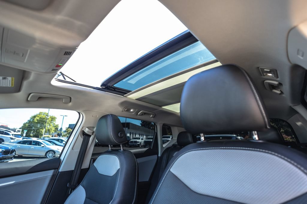 Used 2022 Volkswagen Taos SEL w/ Panoramic Sunroof Package AWD/4WD image 19