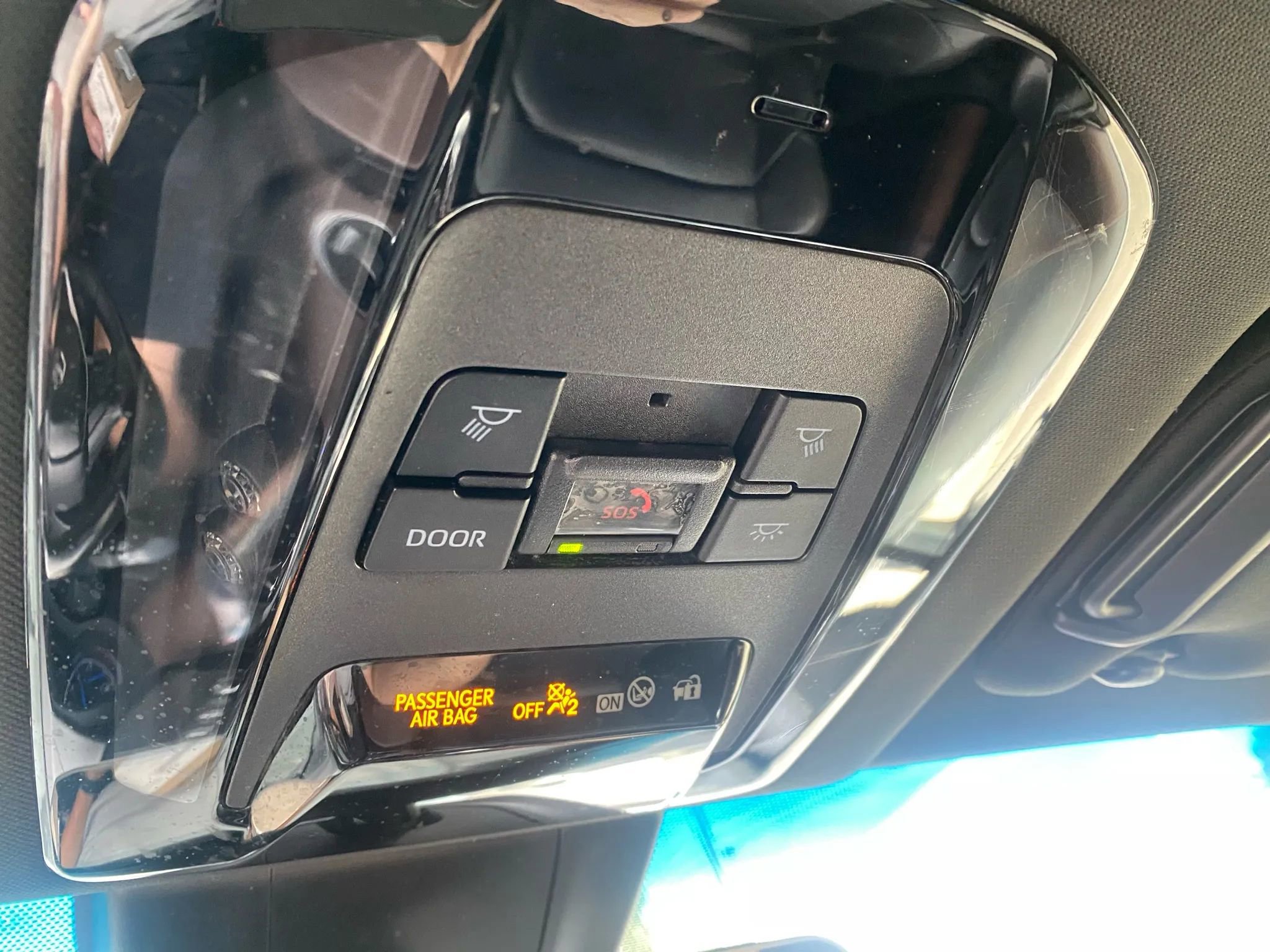 Used 2022 Toyota Venza XLE image 18