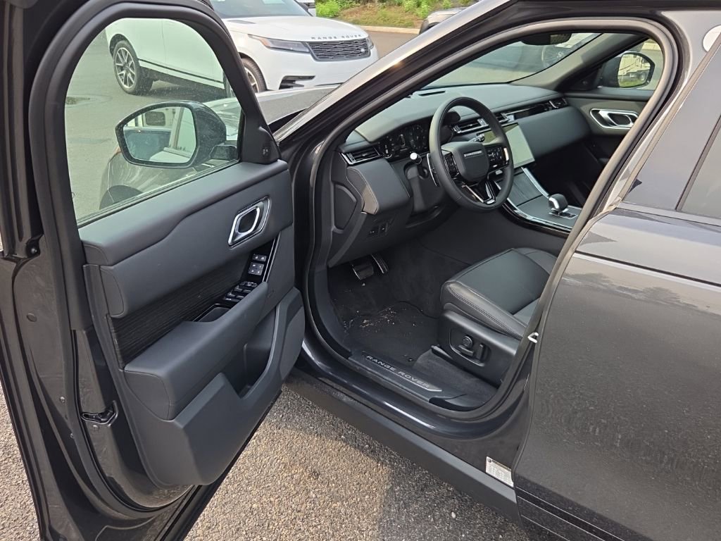 New 2026 Land Rover Range Rover Velar Dynamic SE image 10