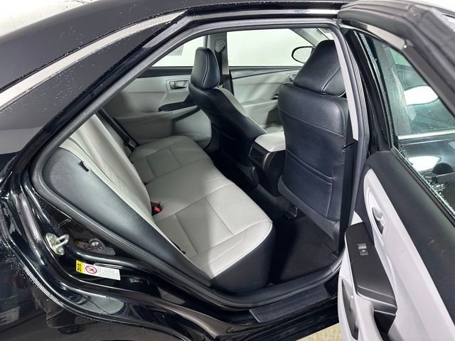 Used 2016 Toyota Camry SE w/ Moonroof Package FWD image 11