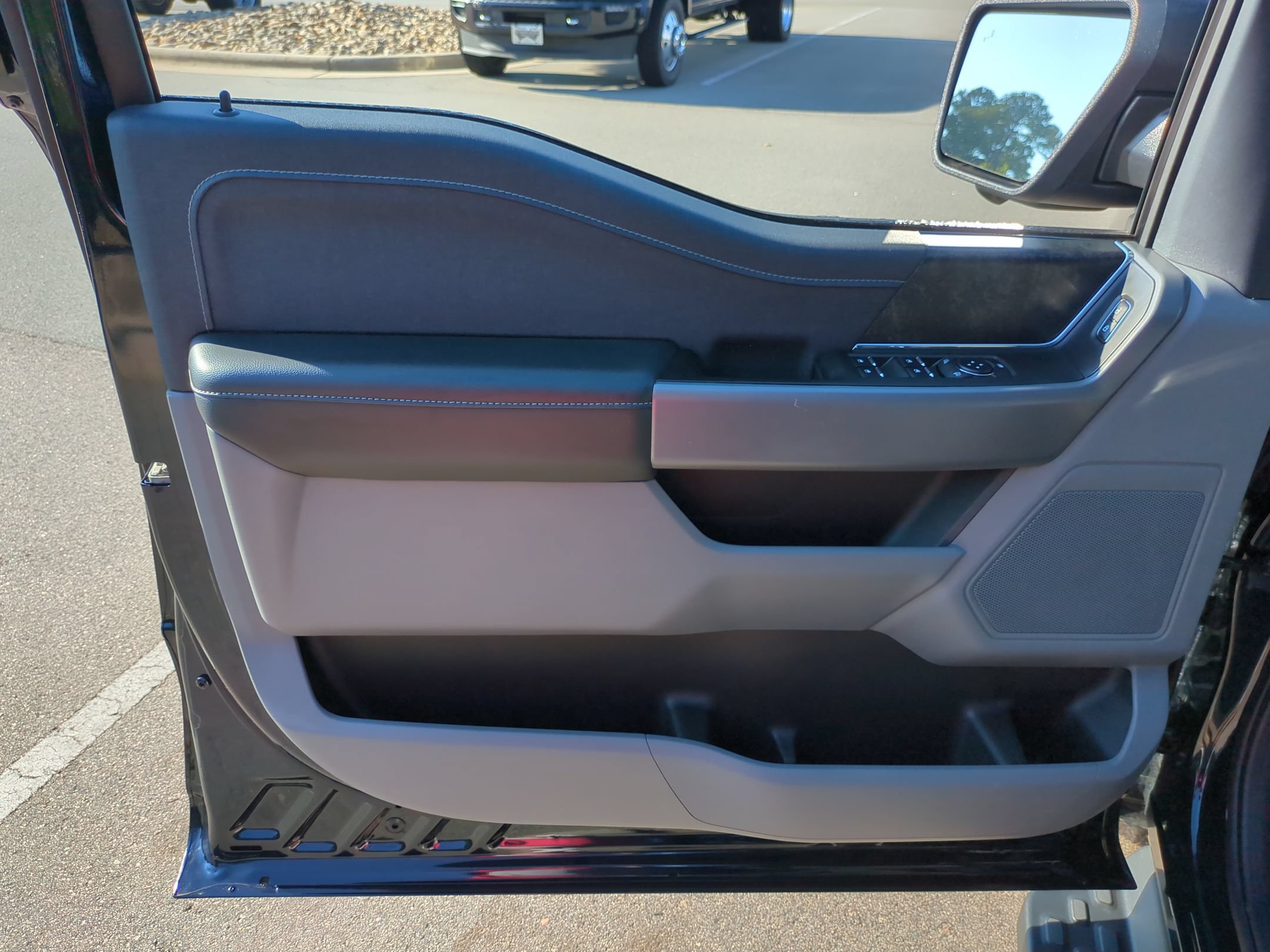 Certified 2025 Ford F150 Lightning XLT w/ Max Trailer Tow Package AWD/4WD image 13