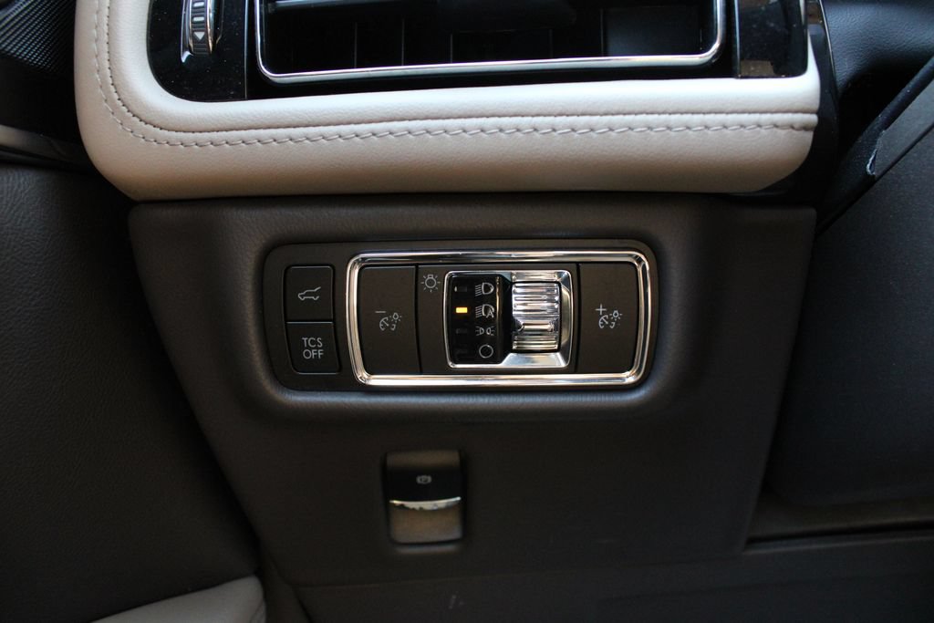 Used 2023 Lincoln Nautilus Reserve w/ Equipment Group 201A AWD/4WD image 11