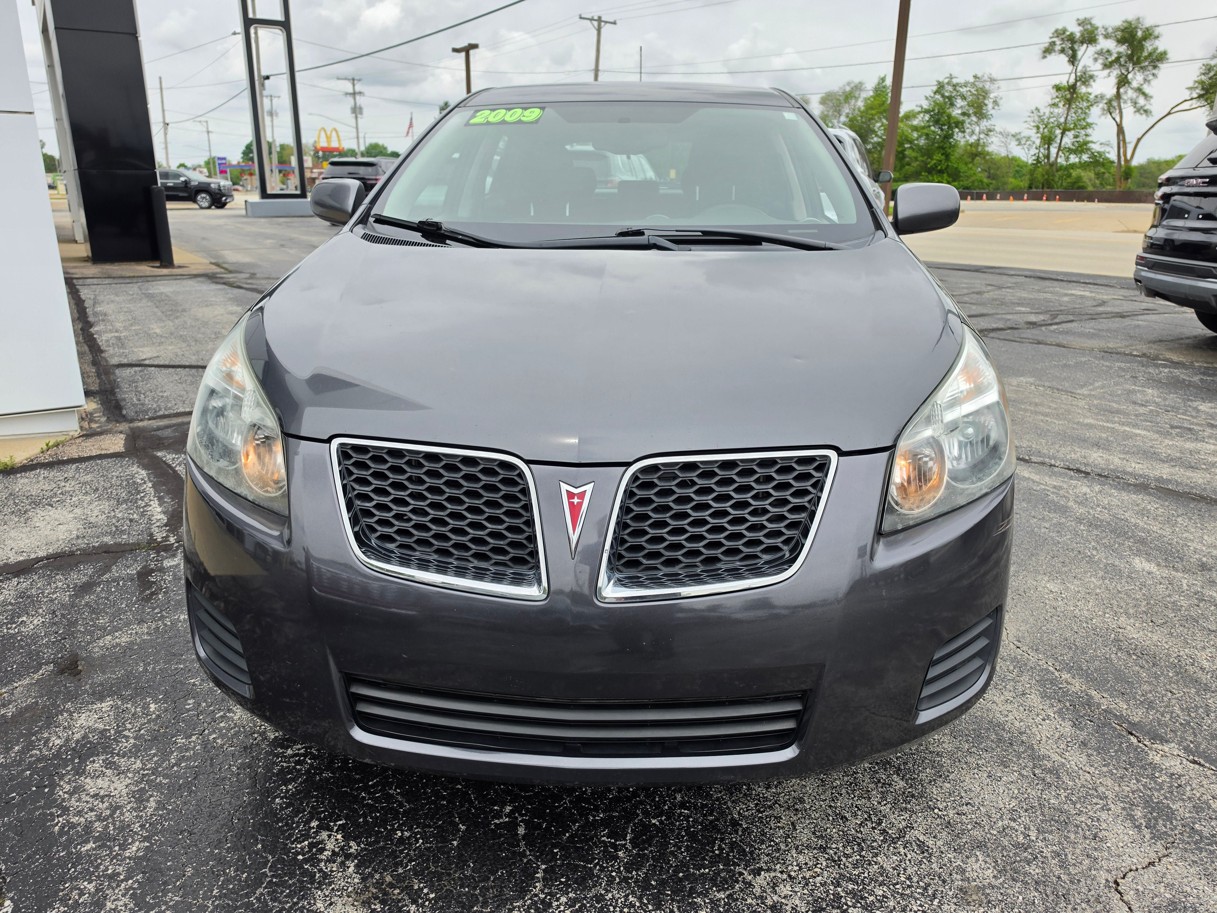 Used 2009 Pontiac Vibe w/ Preferred Package FWD image 2