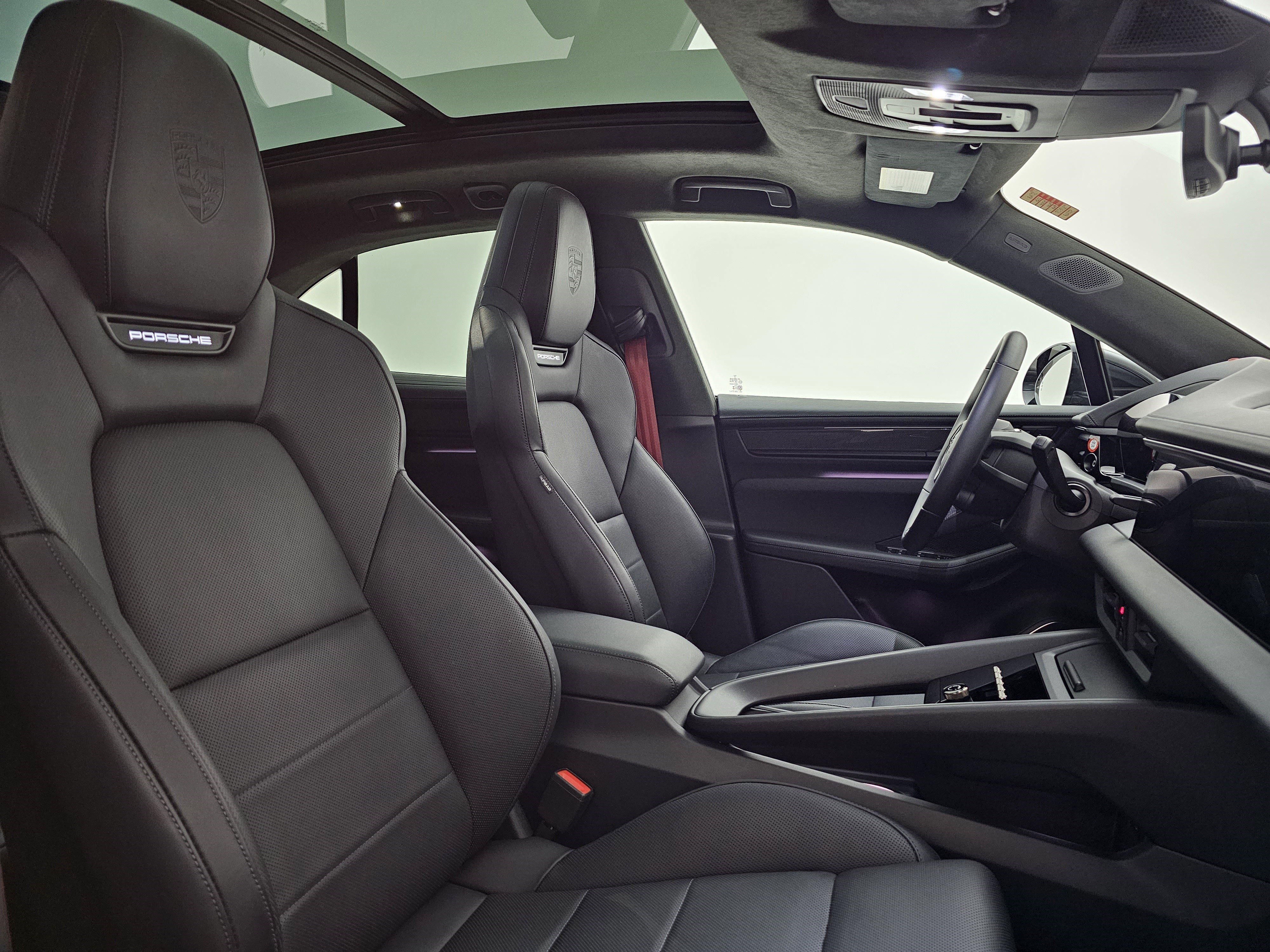 Used 2025 Porsche Macan Turbo Electric image 16