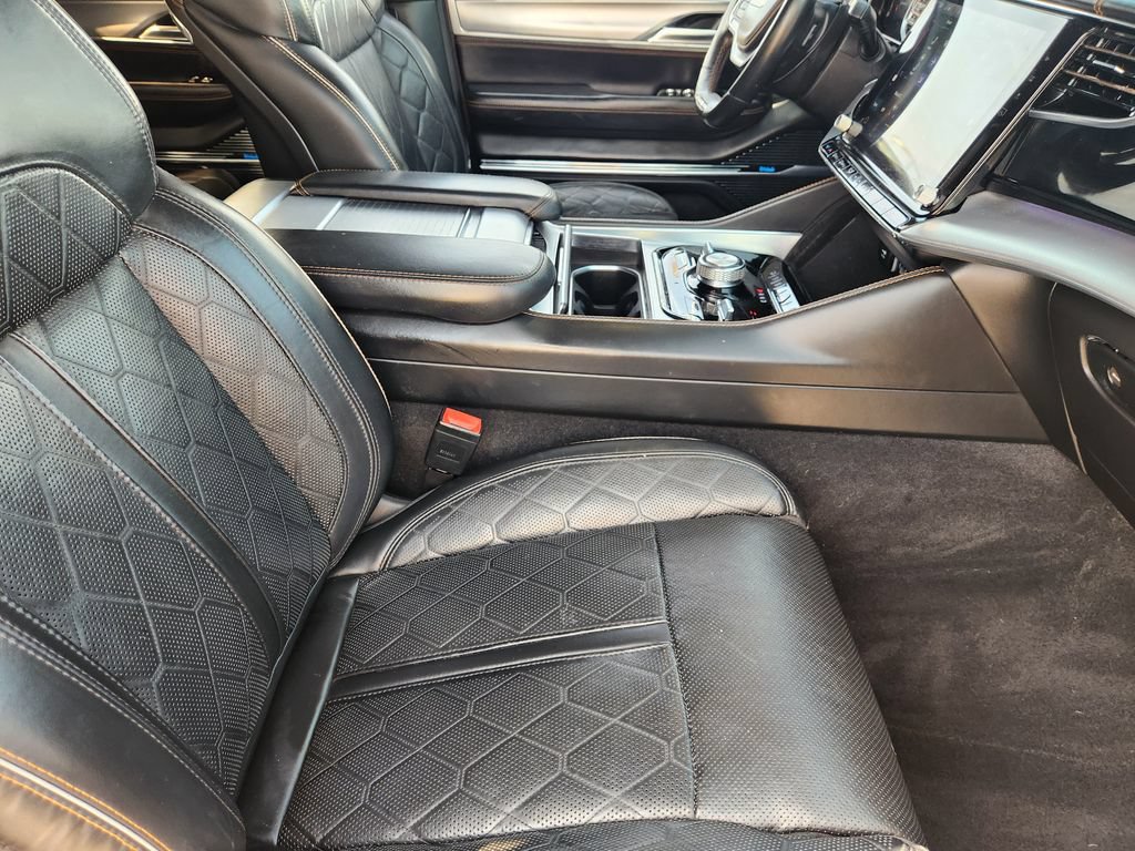 Used 2022 Jeep Grand Wagoneer Series III AWD/4WD image 14