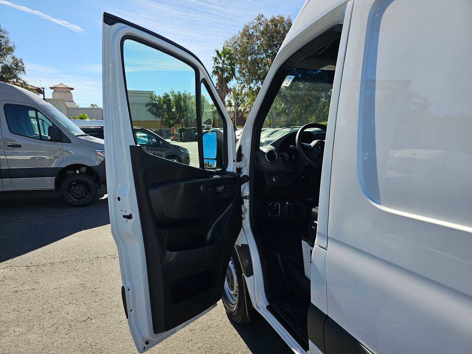 Used 2025 Mercedes-Benz Sprinter 2500 image 19