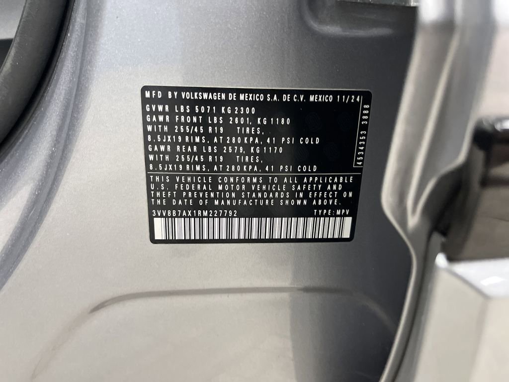 Used 2024 Volkswagen Tiguan SE R-Line image 36