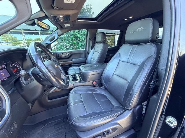 Used 2020 Chevrolet Silverado 1500 High Country w/ Technology Package AWD/4WD image 13