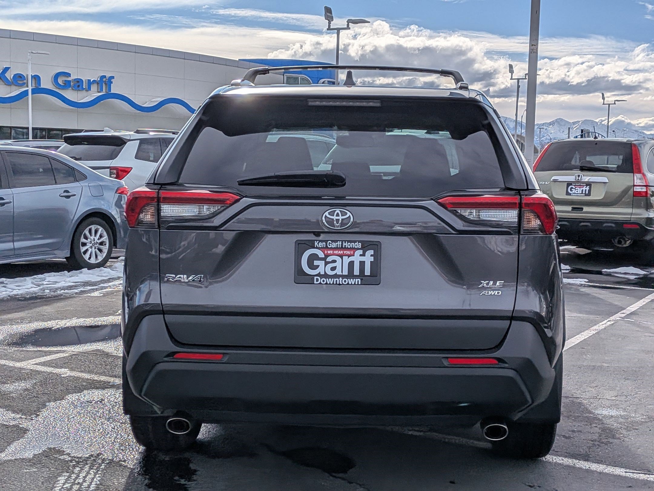 Used 2021 Toyota RAV4 XLE Premium image 7