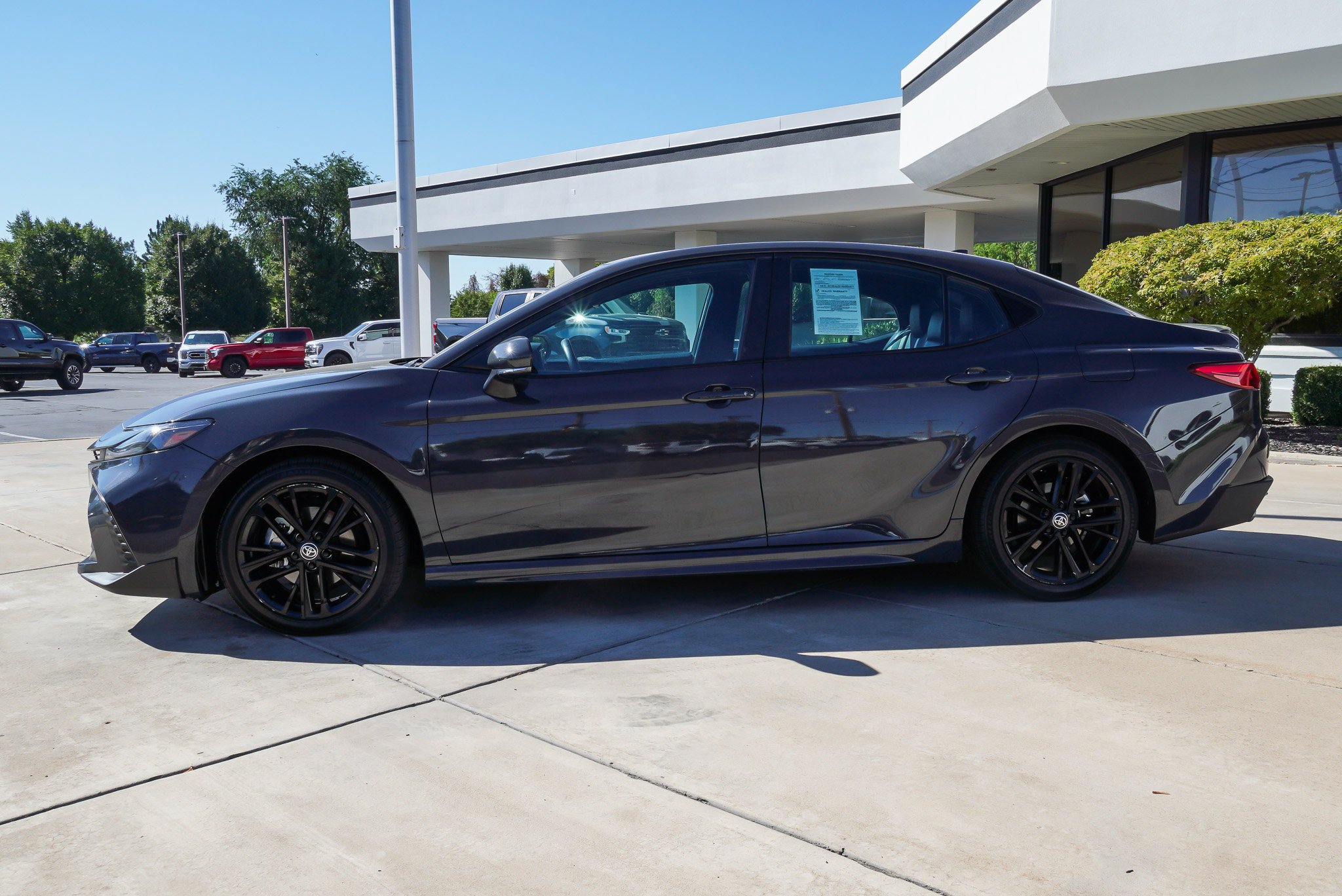 Used 2025 Toyota Camry SE FWD image 5