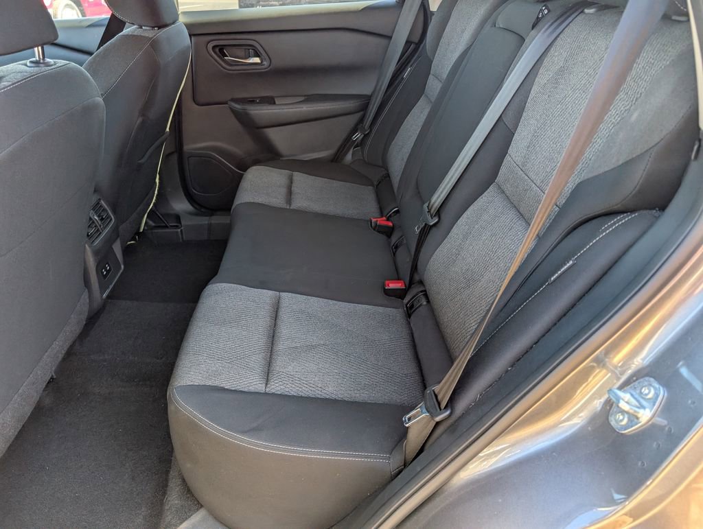 Used 2024 Nissan Rogue SV image 9