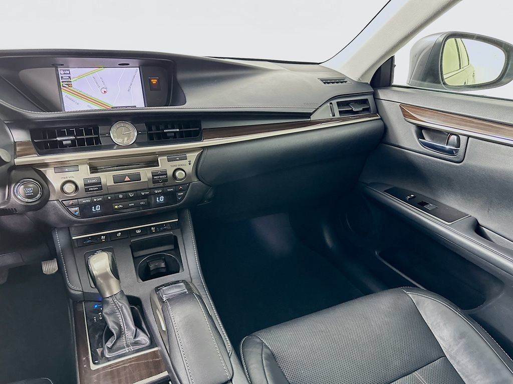 Used 2017 Lexus ES 350 w/ Luxury Package FWD image 24