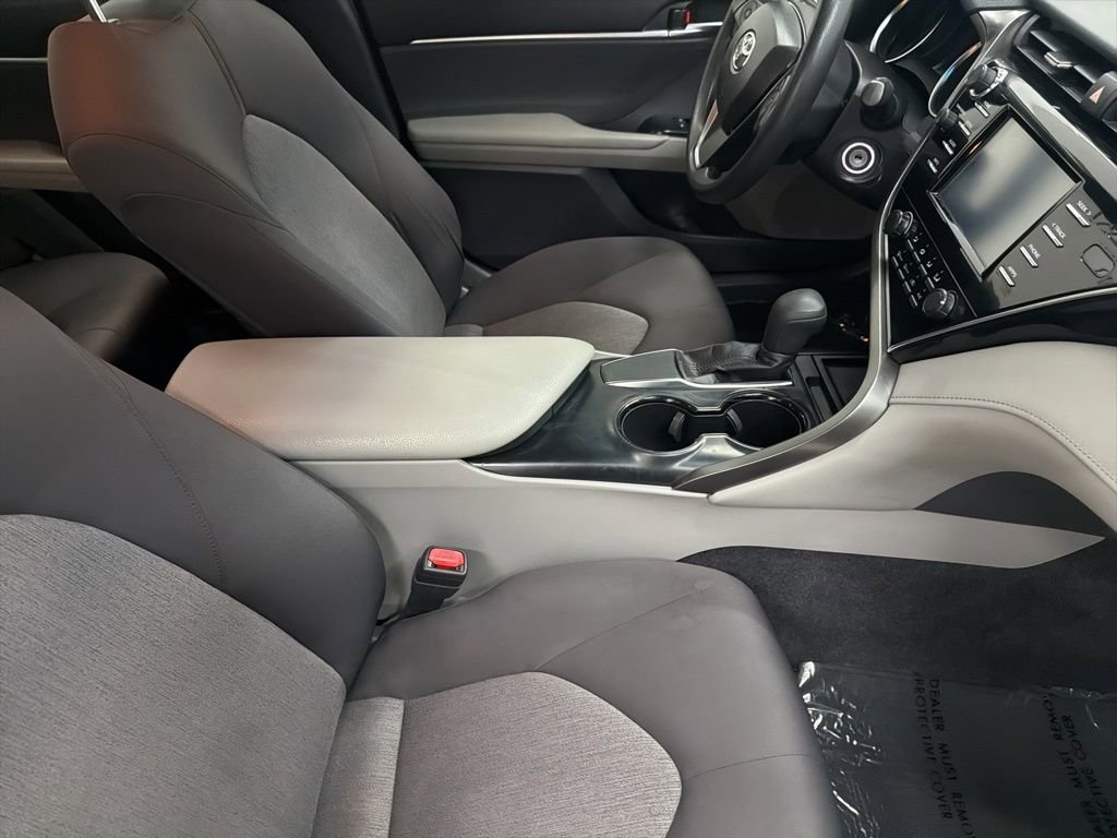 Used 2018 Toyota Camry LE image 27