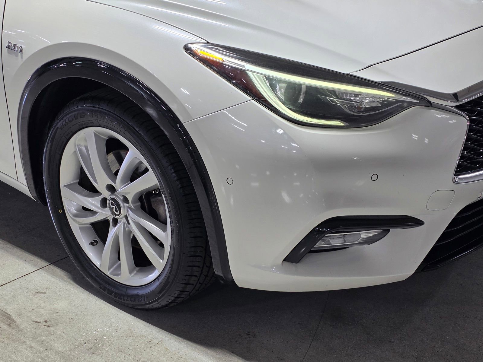 Used 2017 INFINITI QX30 Premium w/ Navigation Package FWD image 10