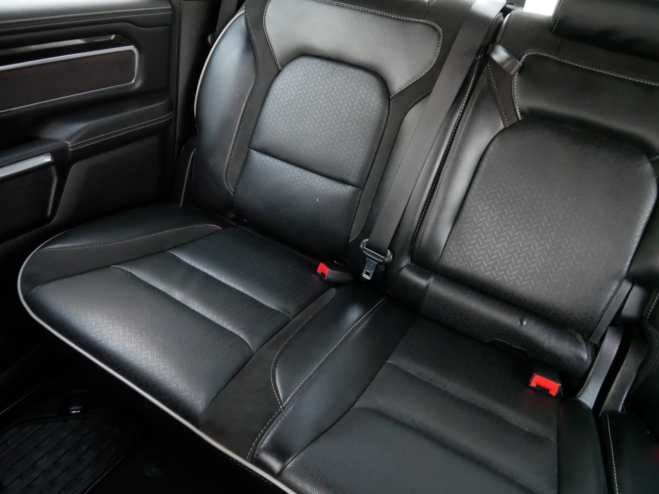Used 2022 RAM 1500 Laramie AWD/4WD image 12