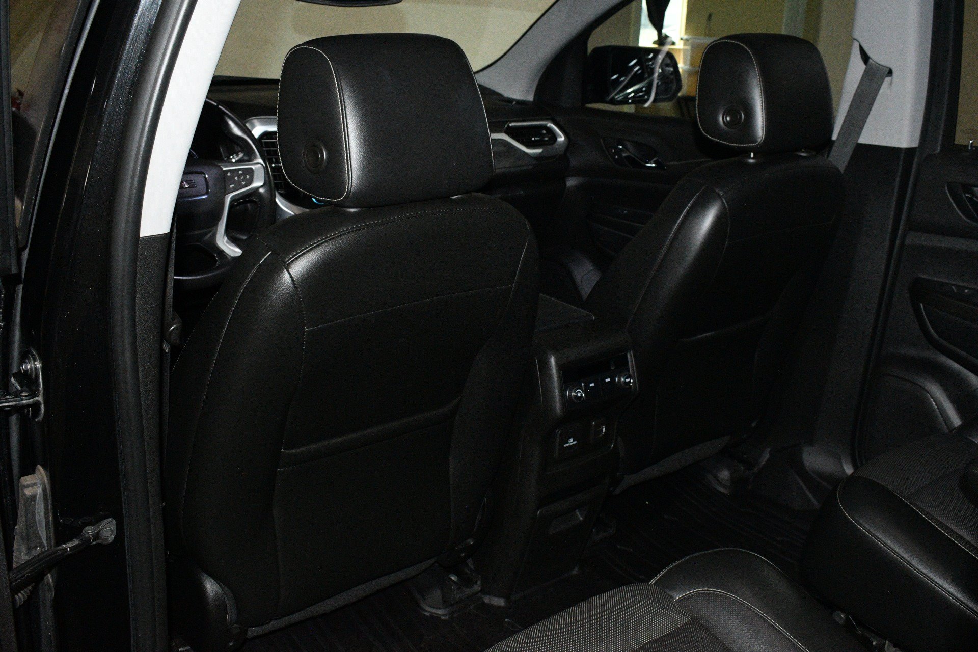 Used 2019 GMC Acadia SLT FWD image 15