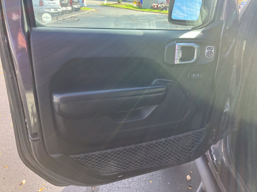 Used 2020 Jeep Gladiator Rubicon w/ Safety Group AWD/4WD image 14