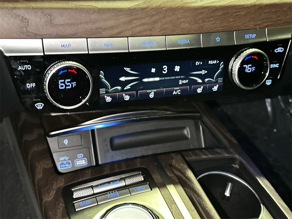 Used 2024 Genesis G80 image 21