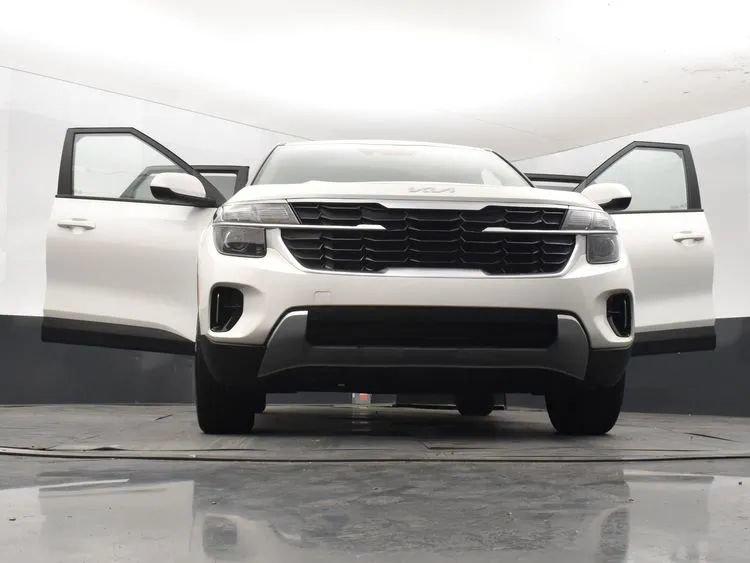 Used 2026 Kia Seltos LX FWD image 11