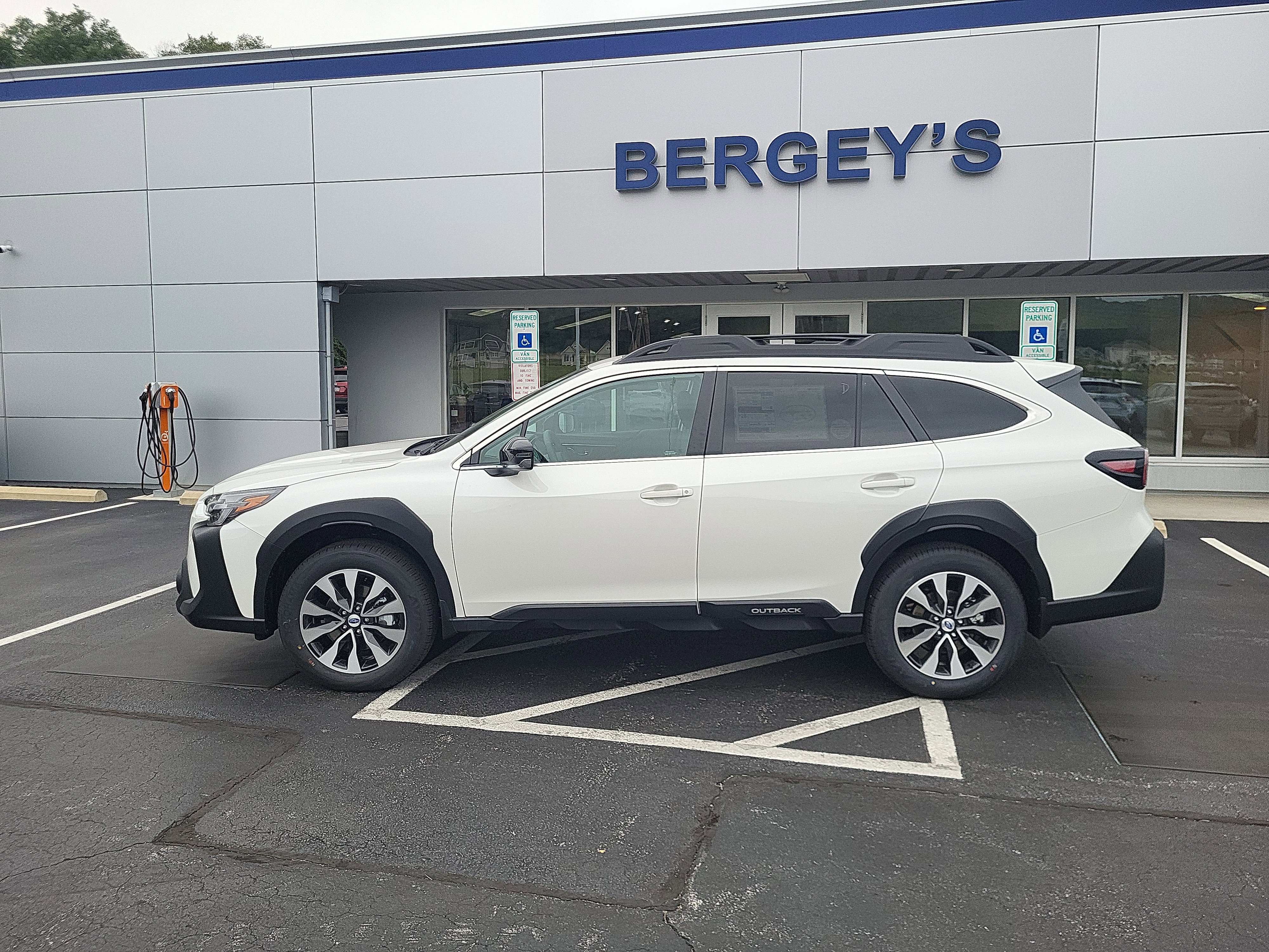New 2025 Subaru Outback Limited image 2