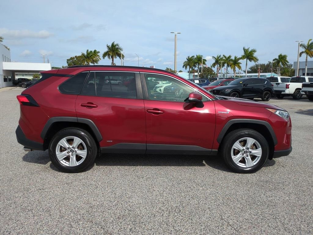 Used 2019 Toyota RAV4 XLE image 4