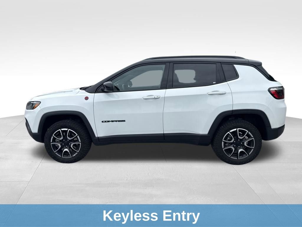 Used 2024 Jeep Compass Trailhawk AWD/4WD image 3