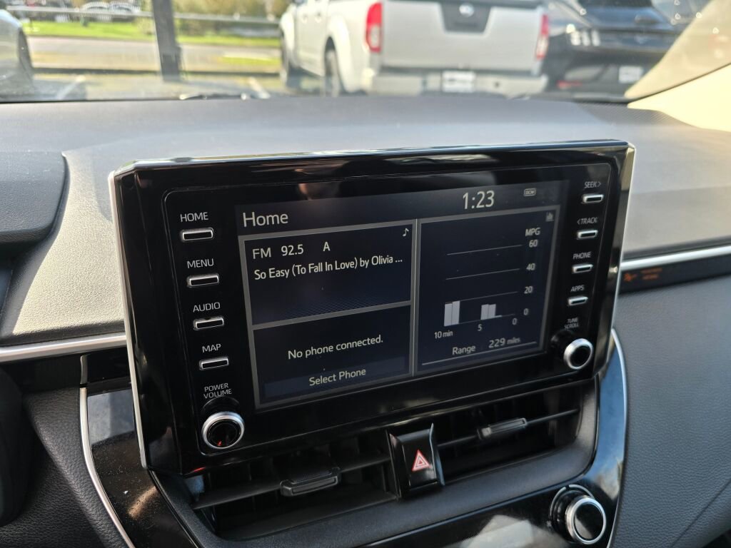 Used 2020 Toyota Corolla LE image 18