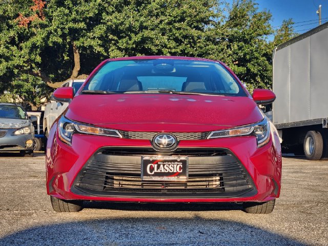 Used 2025 Toyota Corolla LE FWD image 2