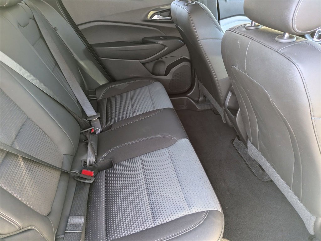 Used 2025 Chevrolet Trax LT w/ LT Convenience Package image 29