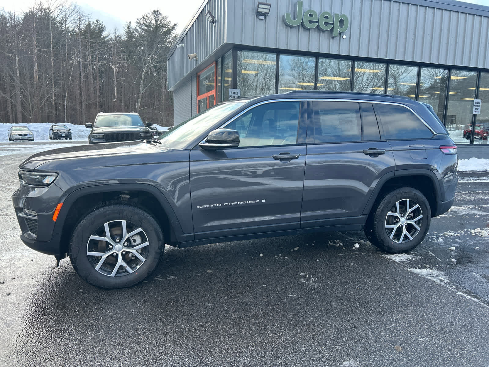 Used 2025 Jeep Grand Cherokee Limited w/ Trailer Tow Package image 9