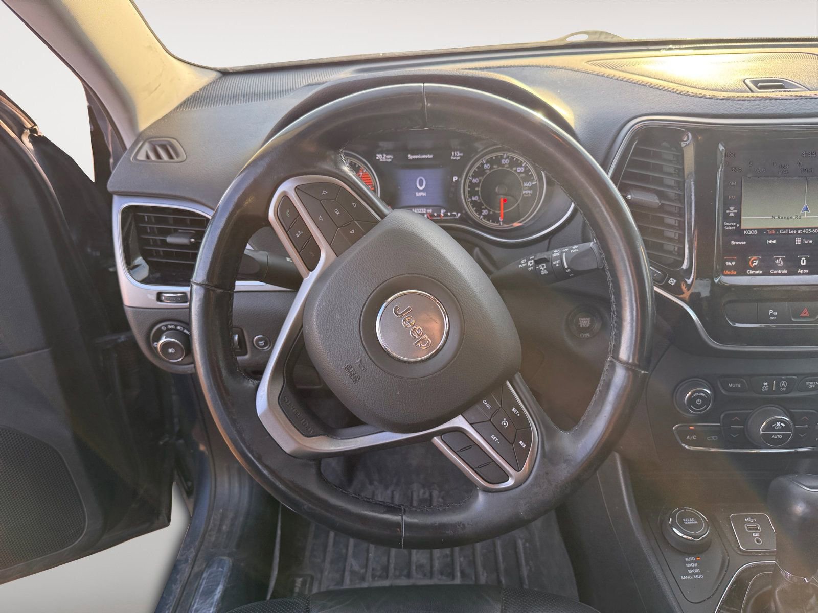 Used 2020 Jeep Cherokee Limited image 12