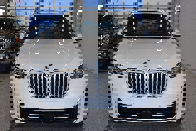 New 2026 BMW X5 xDrive50e image 2
