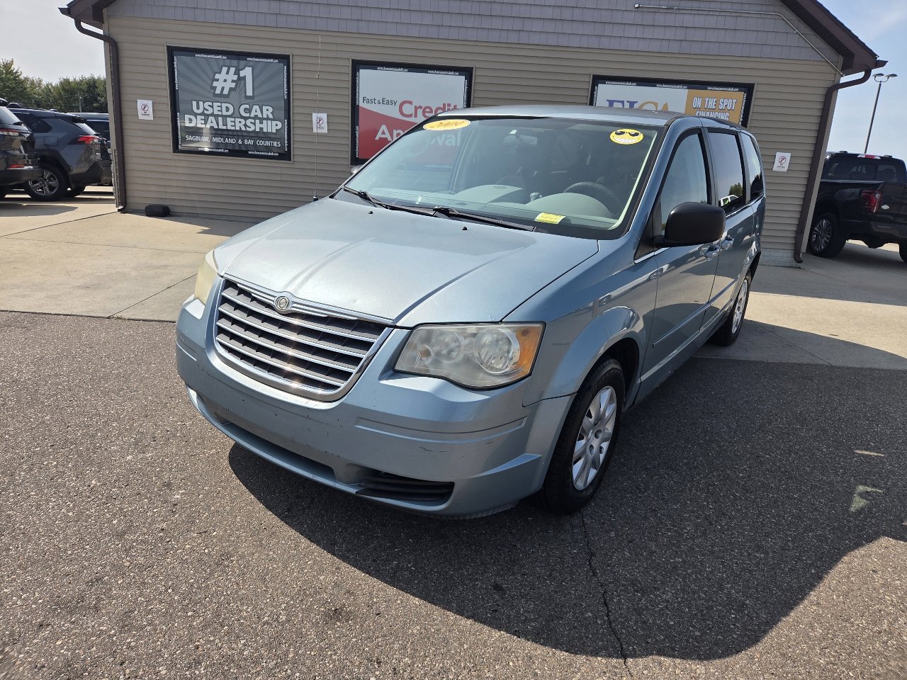 Used 2009 Chrysler Town & Country LX w/ Entertainment Group #1 image 1