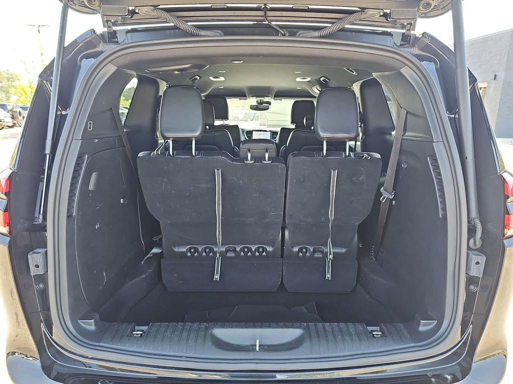 Used 2025 Chrysler Pacifica Select image 16
