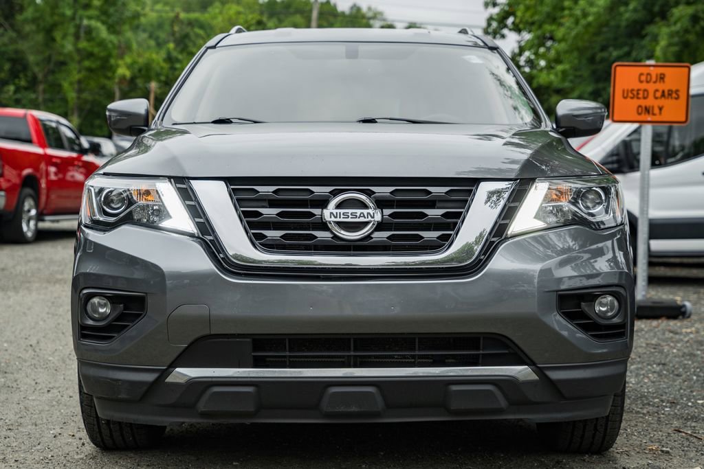 Used 2020 Nissan Pathfinder SV image 2