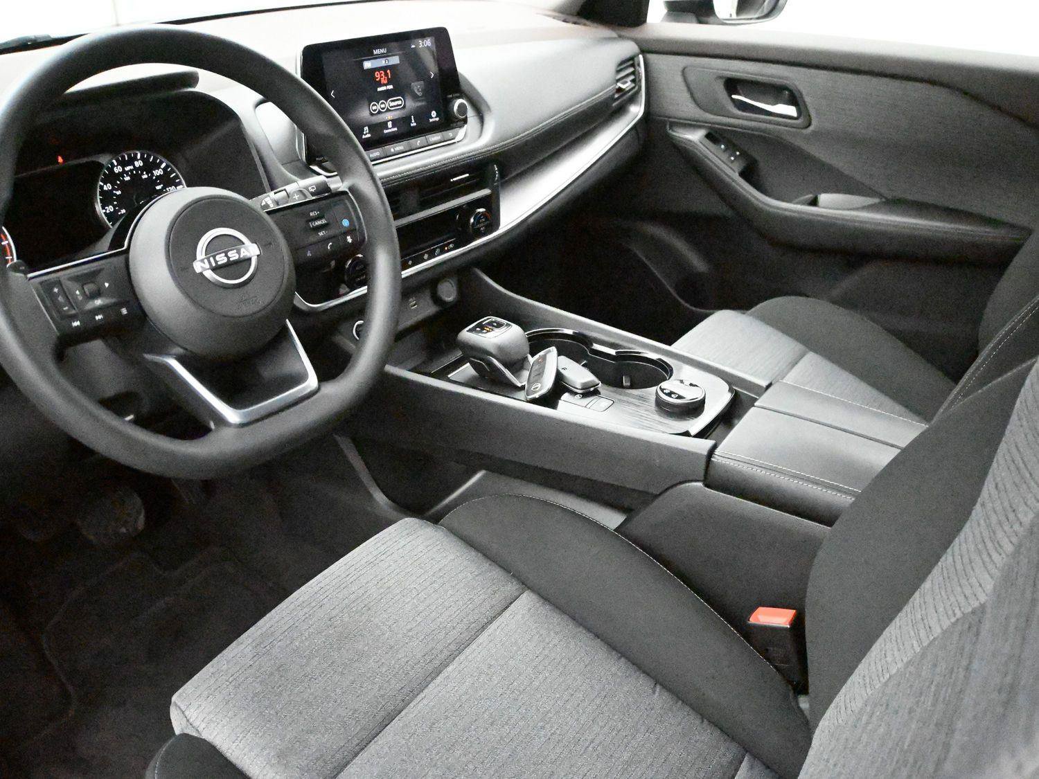 Used 2023 Nissan Rogue SV AWD/4WD image 2