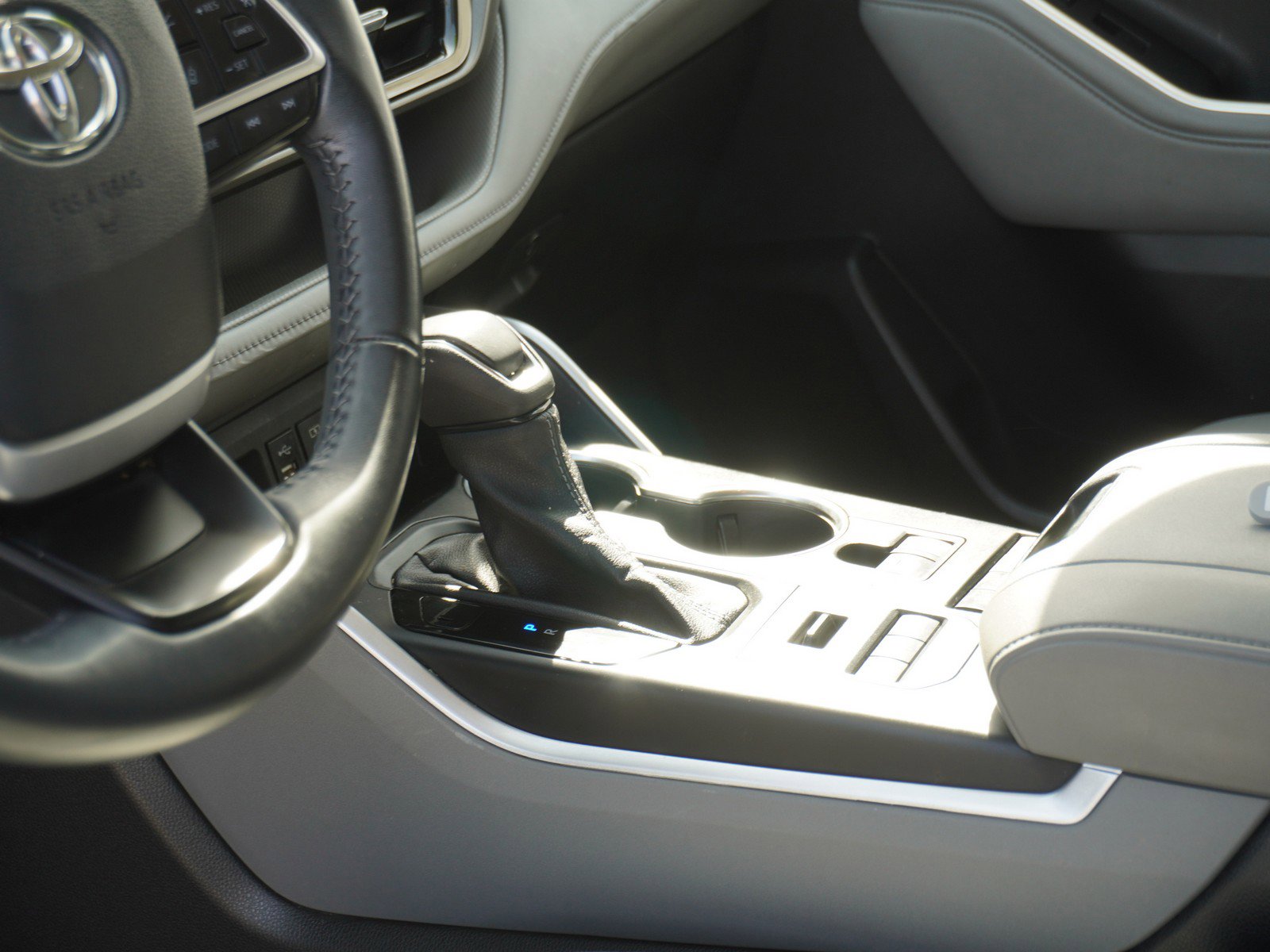 Used 2022 Toyota Highlander XLE image 23